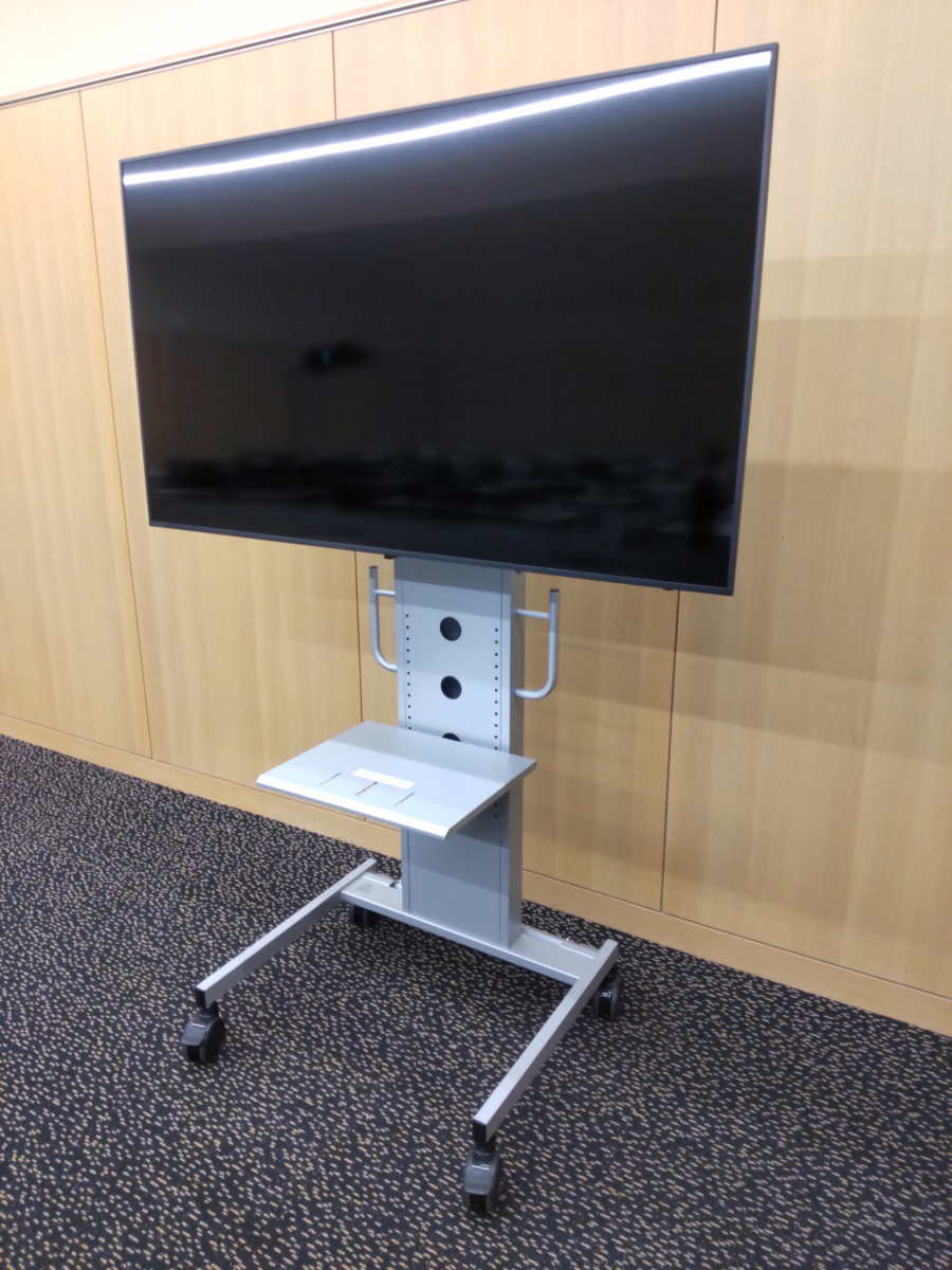 テレビモニター(65インチ)
