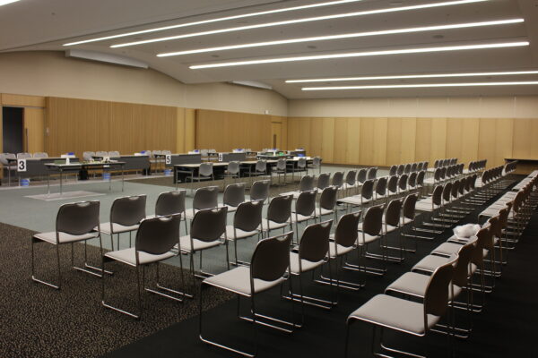 富山国際会議場 参加者約100名の華道大会